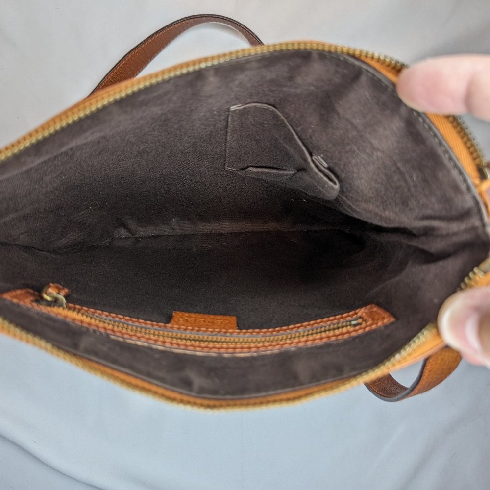GUCCI Studded Flat Messenger Bag - Picture 10 of 11